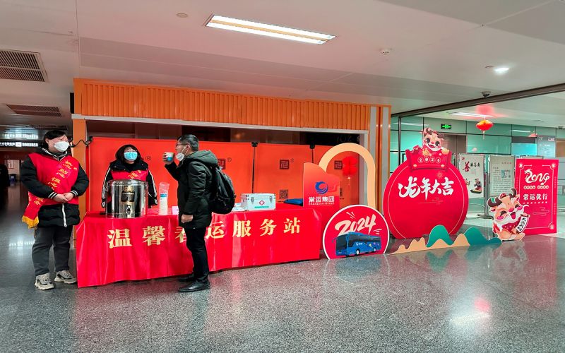 平靜的旅途中，熟悉的溫馨依舊 ——春運(yùn)路上的暖心服務(wù)